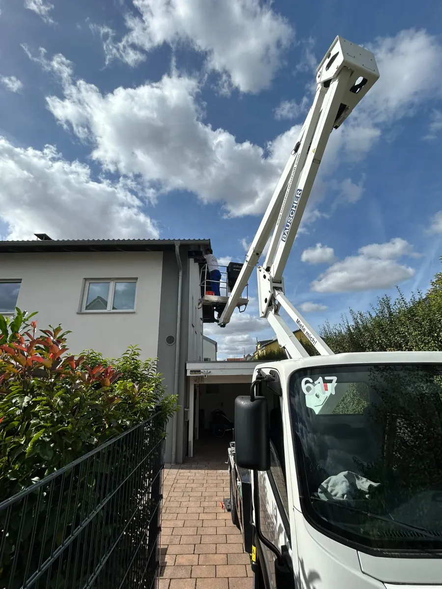 ComPass Schädlingsbekämpfung im Einsatz an einem Wohnhaus